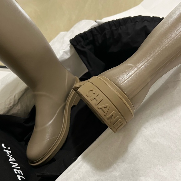 Chanel rain boots - Picture 5 of 10
